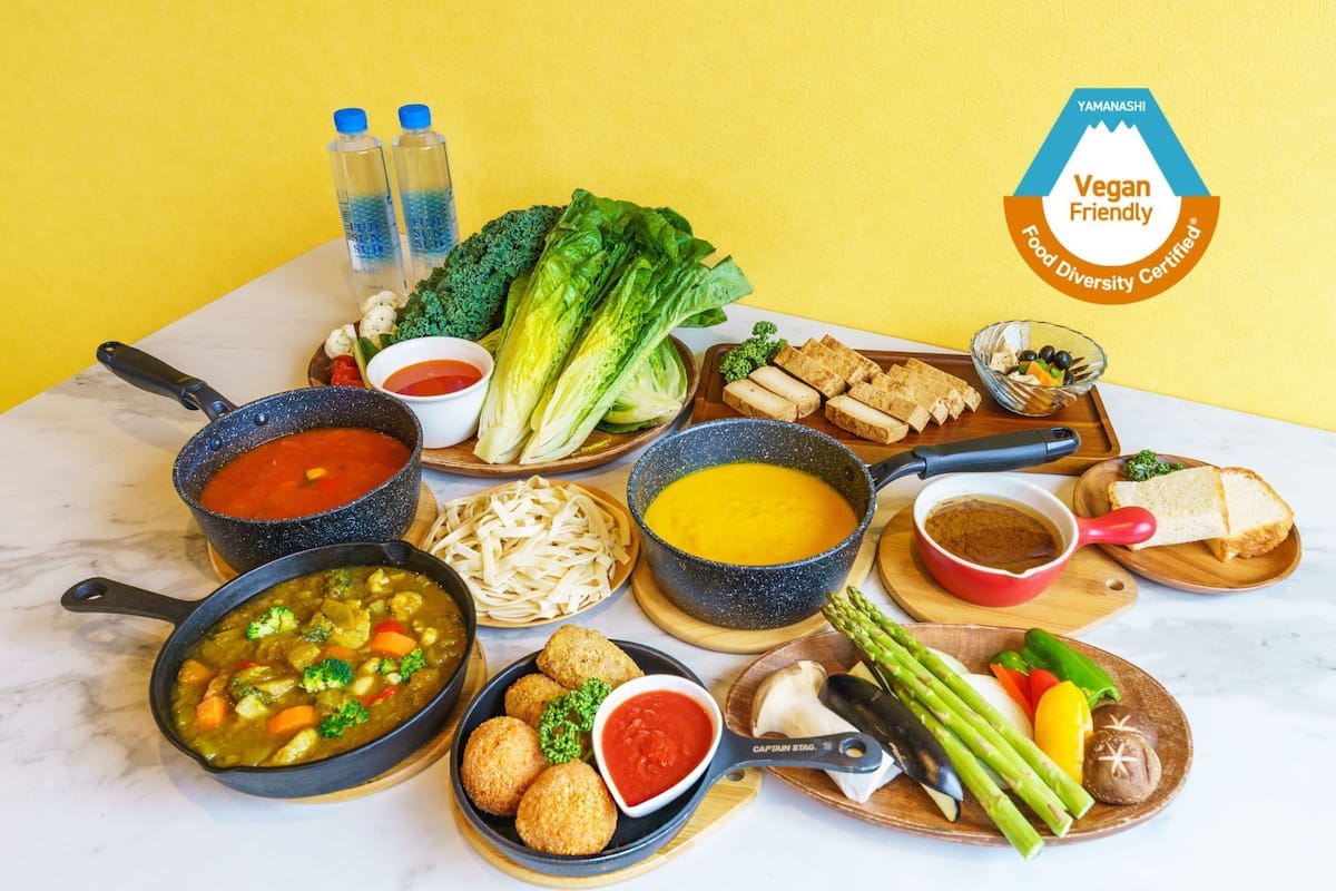 1 bedroom, desk, laptop workspace, free cribs/infant beds