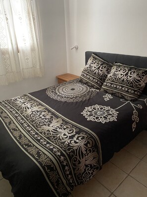 2 bedrooms, iron/ironing board, bed sheets