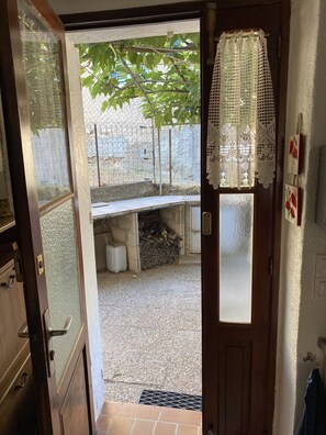 Interior - Apartment in South Corsica, in a 500m high village. (Olivese)
