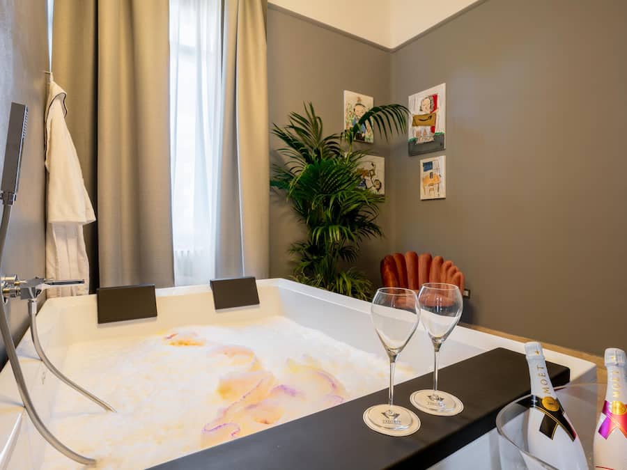 Private spa tub