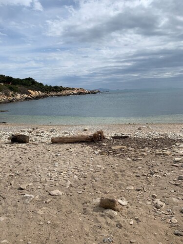 CABANON BORD DE MER NEAR FILMING CAMPING PARADIS