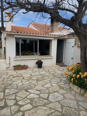 تفاصيل الفندق من الخارج