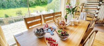 Glan Gors Felin - sleeps 8 guests  in 4 bedrooms