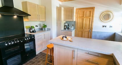 Glan Gors Felin - sleeps 8 guests in 4 bedrooms