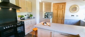 Glan Gors Felin - sleeps 8 guests in 4 bedrooms