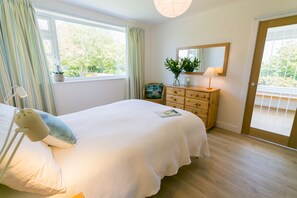 2 bedrooms, iron/ironing board, travel cot, free WiFi