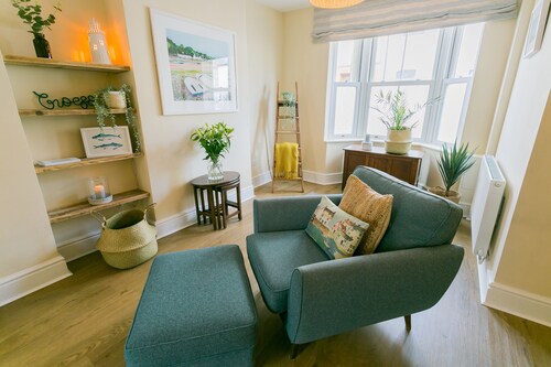 Ty Medi -  a town that sleeps 6 guests  in 4 bedrooms