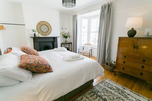 4 bedrooms, iron/ironing board, travel cot, free WiFi