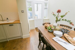 Dining - Ty Medi - a town that sleeps 6 guests in 4 bedrooms (Beaumaris)