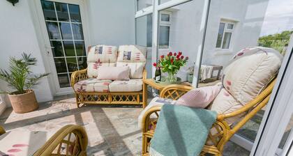 Cwter Hywel - a cosy fire that sleeps 6 guests in 3 bedrooms