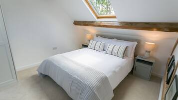 2 bedrooms, iron/ironing board, travel cot, free WiFi