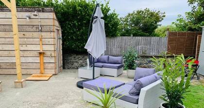 Tideaway -  a coastal that sleeps 4 guests  in 2 bedrooms