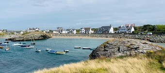 Tideaway -  a coastal that sleeps 4 guests  in 2 bedrooms