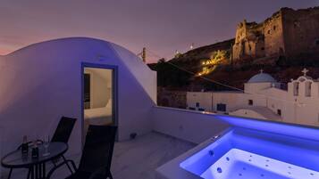 King Suite with Spa Bath | Bồn tắm spa riêng