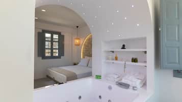 Deluxe Suite with Spa Bath | 1 bedroom, Egyptian cotton sheets, premium bedding, in-room safe