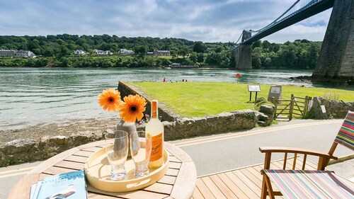 Noddfa -  a sea view that sleeps 4 guests  in 2 bedrooms