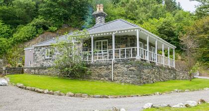 Cae Mab Dafydd - a cosy fire that sleeps 3 guests in 2 bedrooms