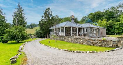 Cae Mab Dafydd - a cosy fire that sleeps 3 guests in 2 bedrooms
