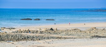 Borth Bach -  an on the beach that sleeps 4 guests  in 2 bedrooms