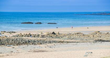 Borth Bach -  an on the beach that sleeps 4 guests  in 2 bedrooms