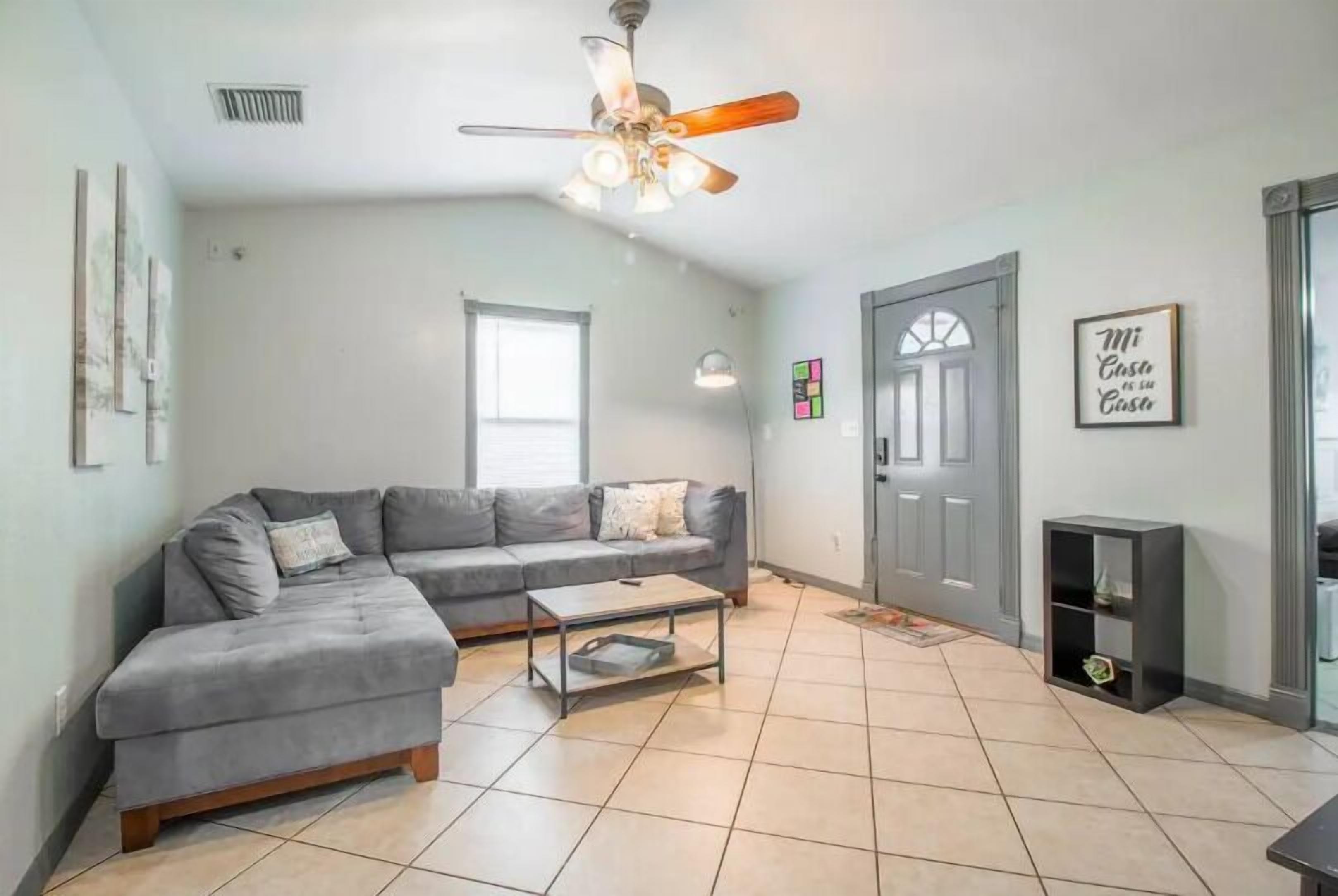 Rustic Bungalow in the heart of Orlando-3 BR 2 BA