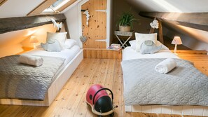 6 quartos, ferros/tábuas de passar roupa, berço de viagem