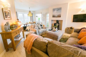 TV, fireplace - Coed Helyg -  a coastal that sleeps 14 guests  in 7 bedrooms (Abersoch)