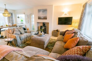 TV, fireplace - Coed Helyg -  a coastal that sleeps 14 guests  in 7 bedrooms (Abersoch)