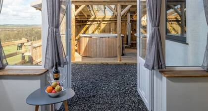 Willow Cottage - a hot tub that sleeps 2 guests in 1 bedroom