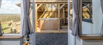 Willow Cottage - a hot tub that sleeps 2 guests in 1 bedroom