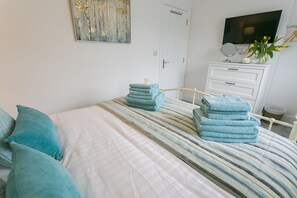 4 bedrooms, iron/ironing board, travel cot, free WiFi