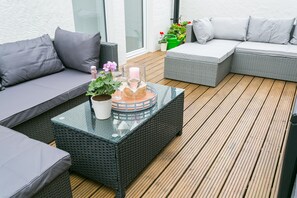 Terrace/patio - 45 Bryn Lane -  a sea view that sleeps 8 guests  in 4 bedrooms (Beaumaris)