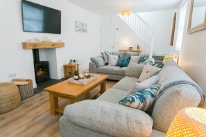 TV, fireplace - 45 Bryn Lane -  a sea view that sleeps 8 guests  in 4 bedrooms (Beaumaris)