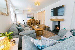 TV, fireplace