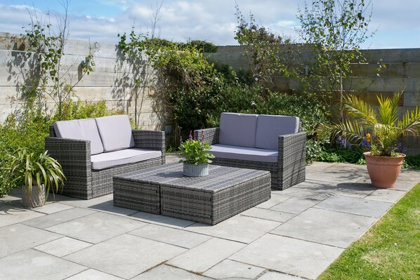 Terrace/patio - Mornant - a coastal that sleeps 6 guests in 3 bedrooms (Trearddur Bay)