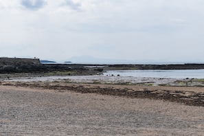 On the beach - Glandwr -  an on the beach that sleeps 7 guests  in 3 bedrooms (Rhosneigr)