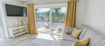 Pen y Fan Bellaf -  a ground floor bedroom that sleeps 10 guests  in 5 bedrooms