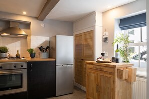 Réfrigérateur, micro-ondes, four, lave-vaisselle