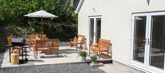 Pant yr Afallen - a coastal that sleeps 10 guests in 4 bedrooms