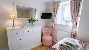4 bedrooms, iron/ironing board, travel crib, free WiFi