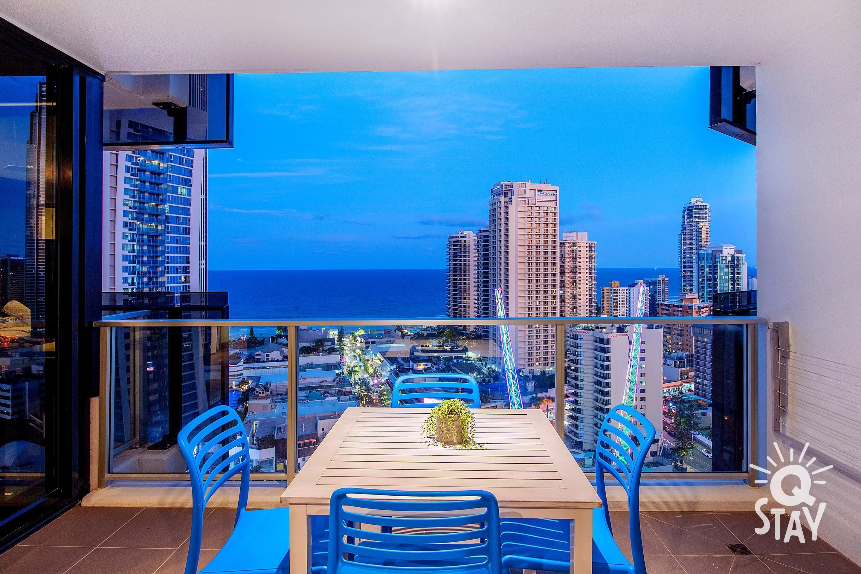 ♦️ Circle on Cavill – 2 Bedroom Ocean and City View Apartment — Q Stay
