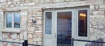 Gwel y Fenai -  a coastal that sleeps 4 guests  in 2 bedrooms