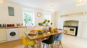 Dining - Llangwyfan Isaf -  a coastal that sleeps 8 guests  in 5 bedrooms (Aberffraw)