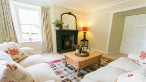 TV, fireplace, DVD player - Llangwyfan Isaf -  a coastal that sleeps 8 guests  in 5 bedrooms (Aberffraw)
