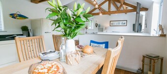 The Moorings - a sea view that sleeps 4 guests in 2 bedrooms