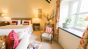 1 chambre, fer et planche à repasser, lit parapluie, Wi-Fi gratuit