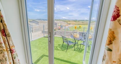 Ty Gwair - a cosy fire that sleeps 4 guests in 2 bedrooms