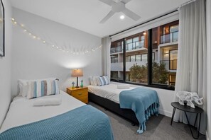 2 bedrooms, desk, WiFi