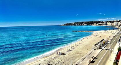 "SEAVIEWS BY JENNI MENTON " LA SUITE " Superb brand new apartment on the seafront