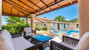 Terrace/patio - Luxury Villa with Private Pool in Kalkan, Close to the Center (Antalya)